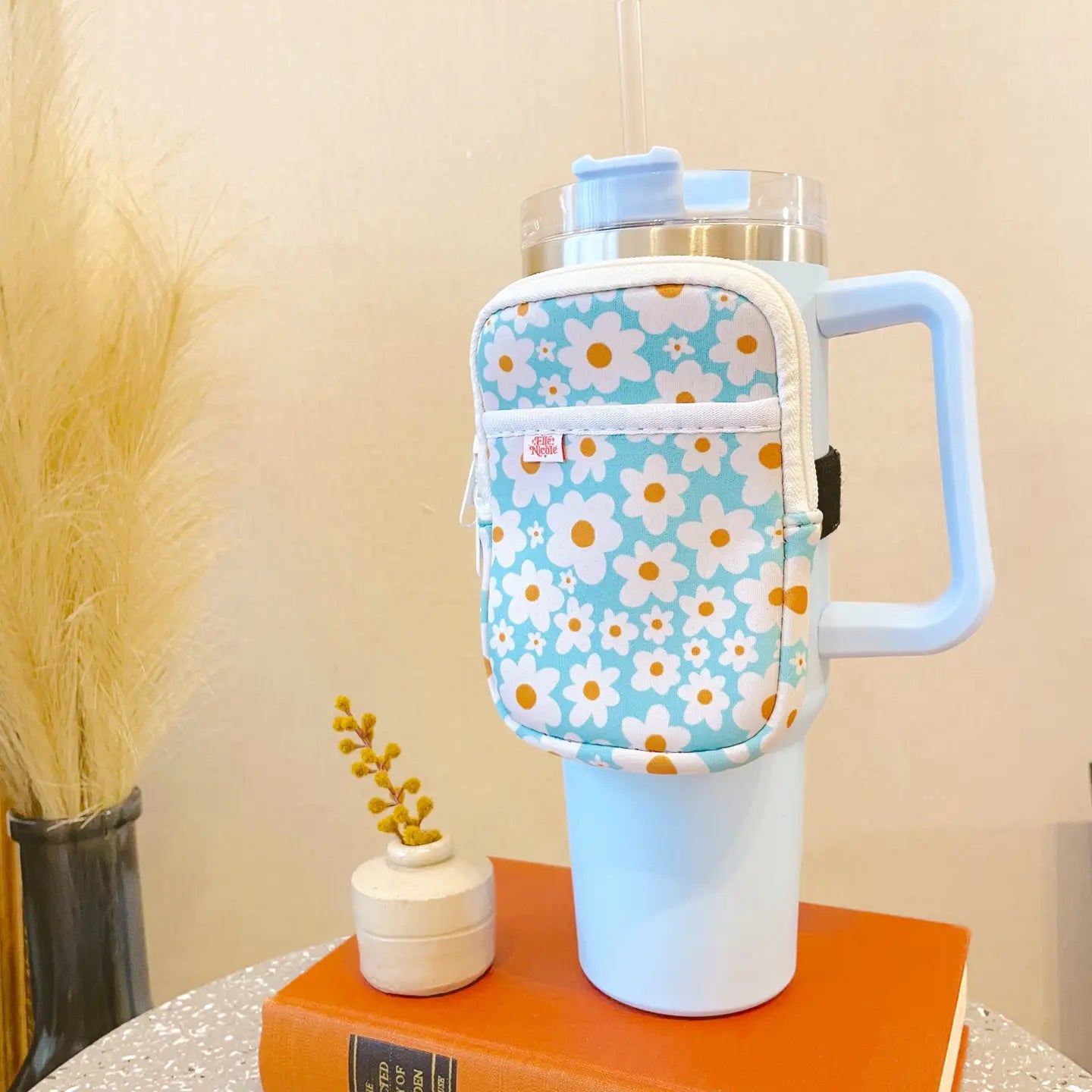 Water Bottle Back - Blue Daisy.