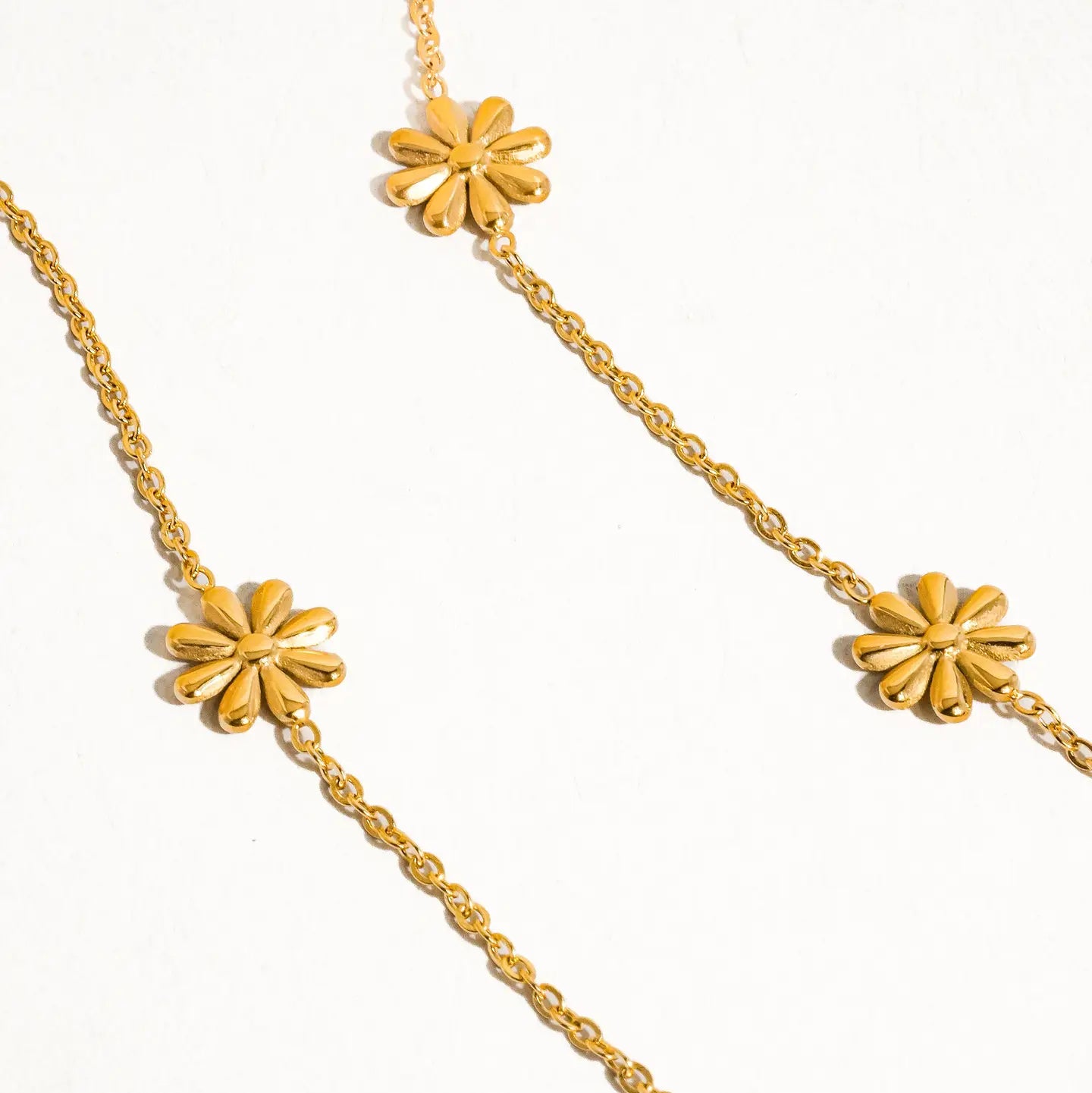 Sundown Non-Tarnish Festival Daisy Chain Necklace.