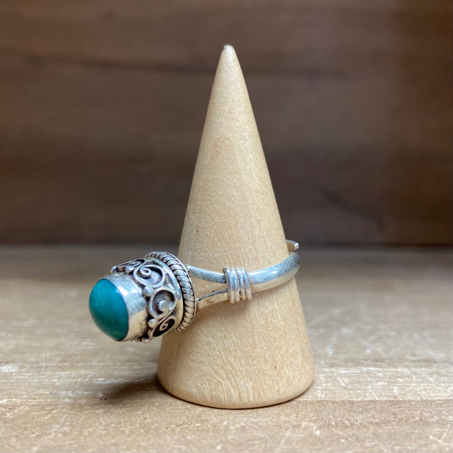Turquoise & Sterling Silver Ring • sz 8-10.