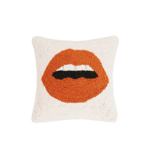 Lips Pillow.