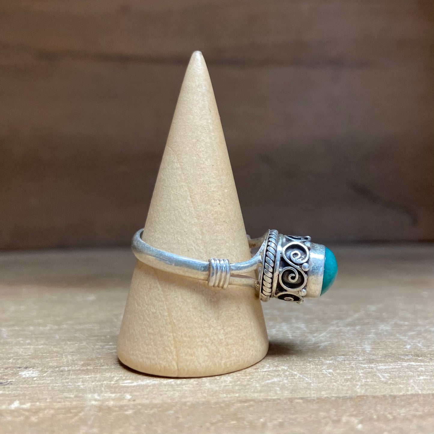 Turquoise & Sterling Silver Ring • sz 8-10.