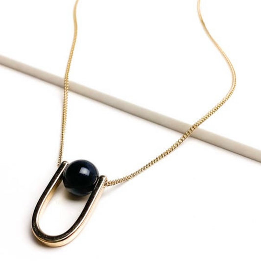 Onyx Pendant Necklace.