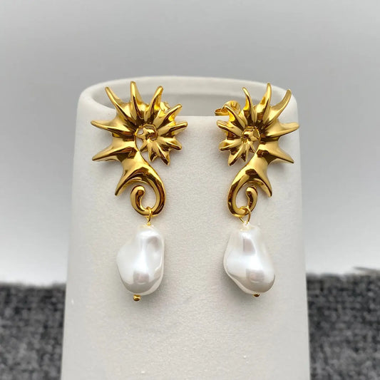 Pearl & Shell Earring