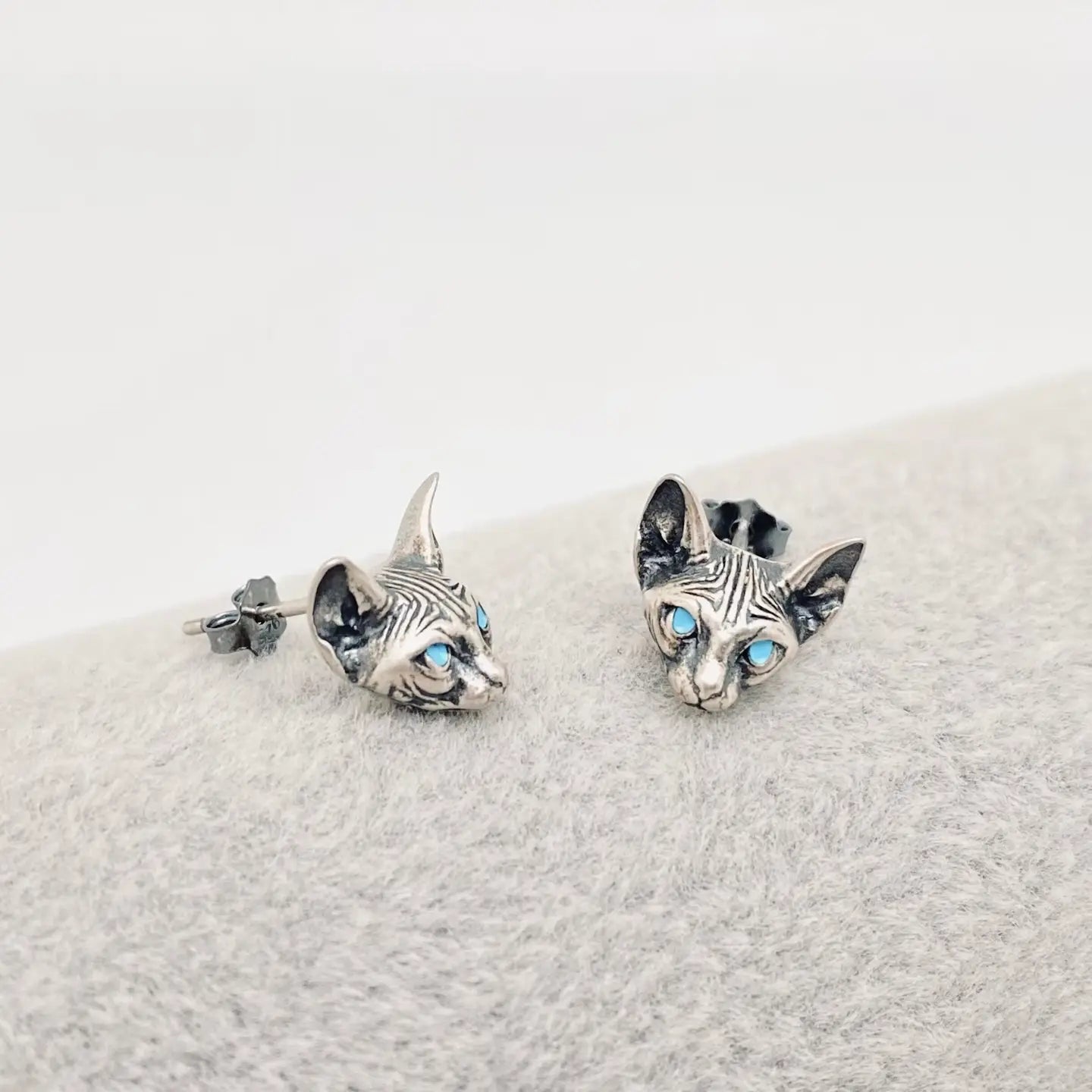 Blue Eye Cat's Head Stud Earrings