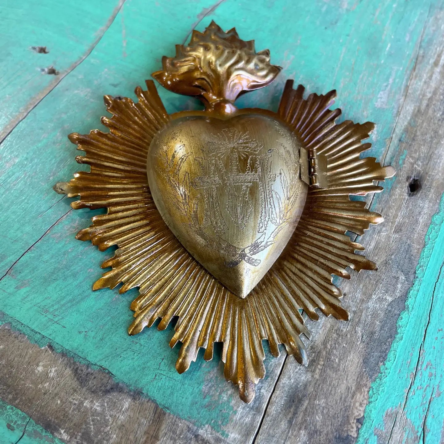 Hanging Flaming Sacred Heart Box