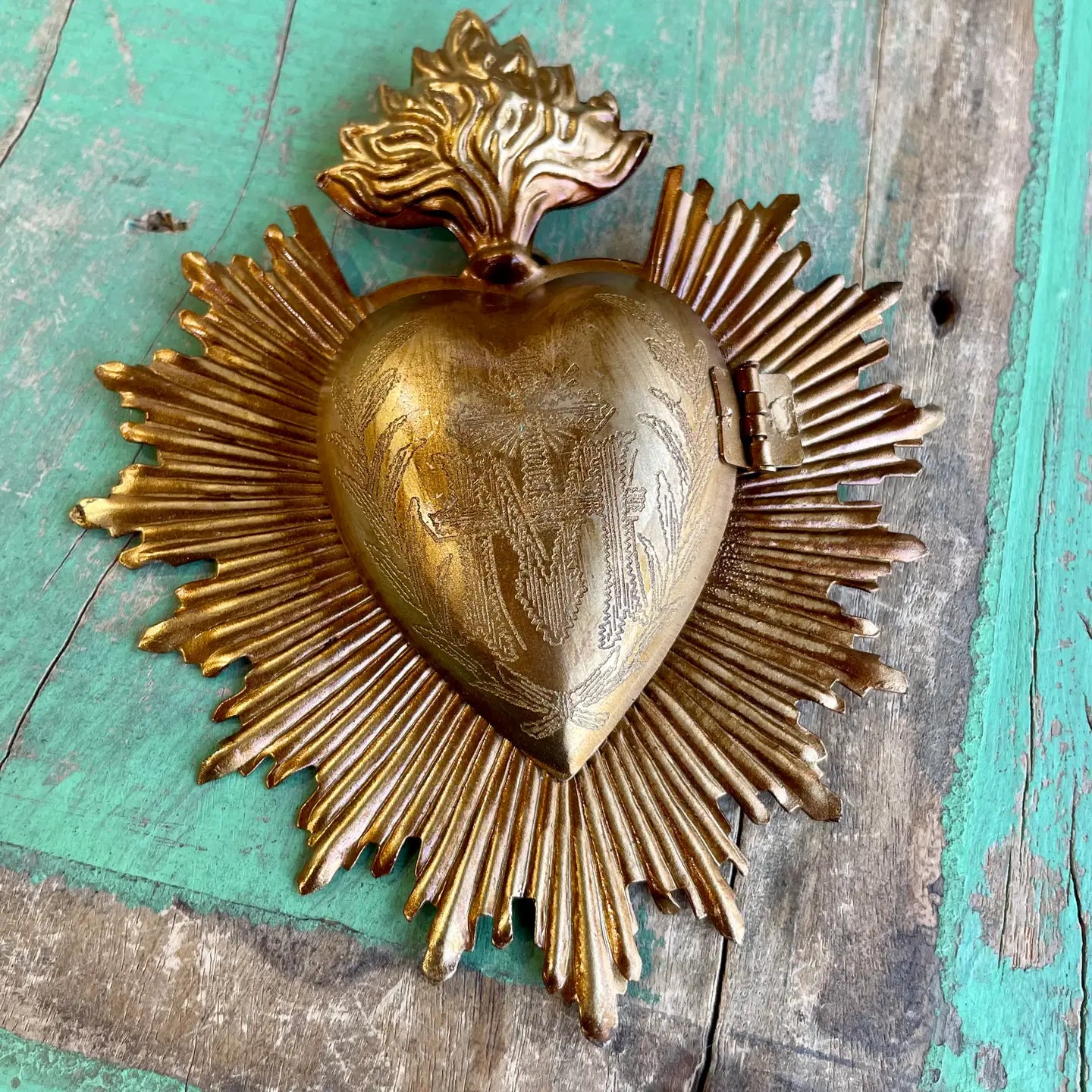 Hanging Flaming Sacred Heart Box